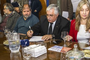 Firma Acuerdo con empresarios por el día del Empleado de Comerc